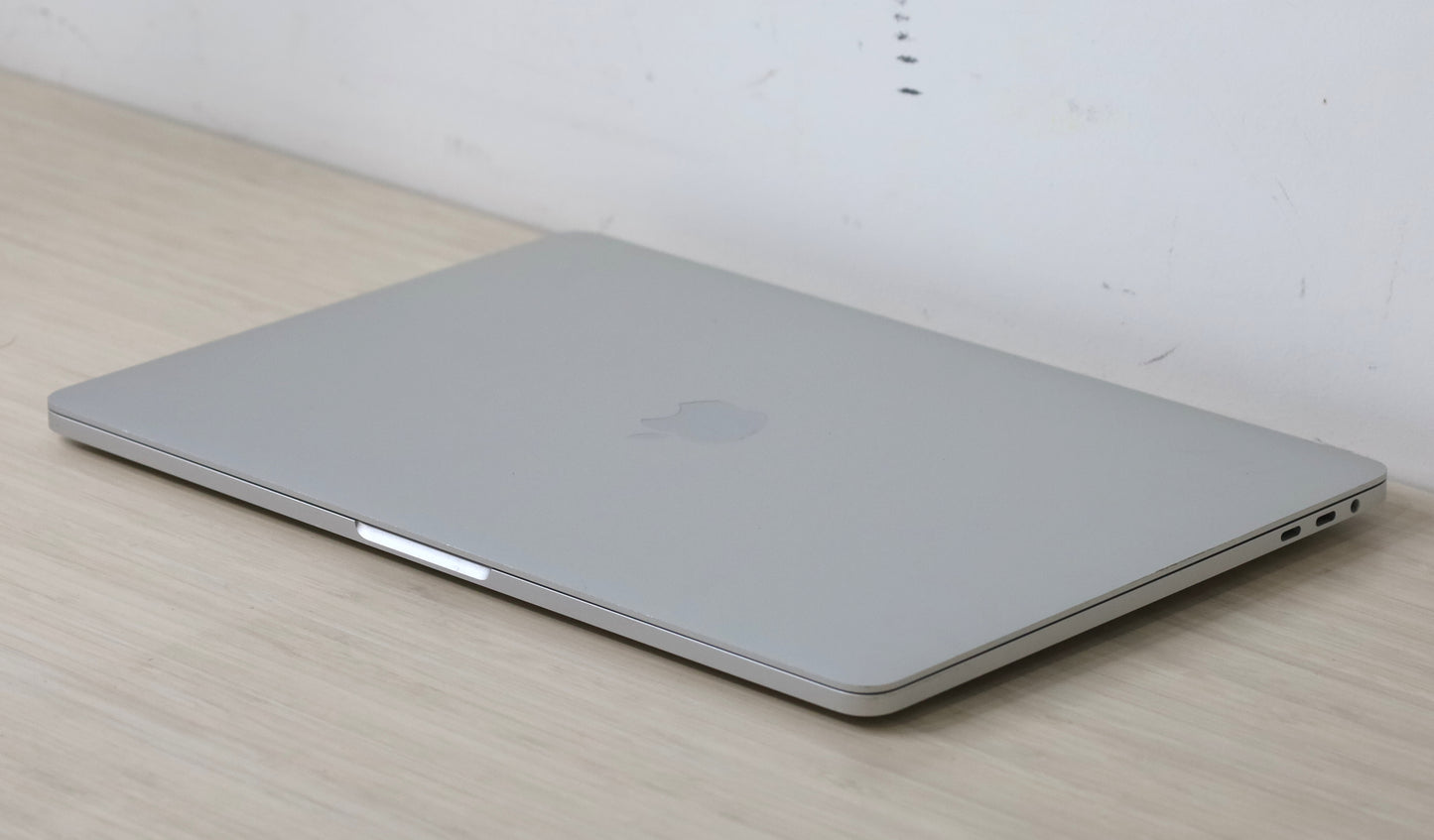 2019 MacBook Pro- 13" Screen, 2.4GHz i5, 16GB Ram, 256GB SSD