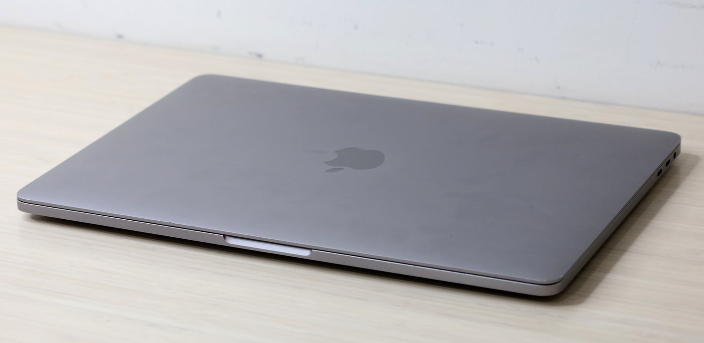 2020 MacBook Pro - 13" Retina Display, 2.3GHz i7, 32GB Ram, 1TB SSD