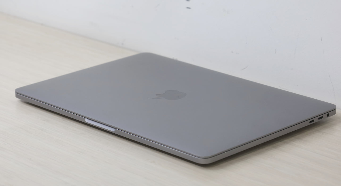 2020 MacBook Pro- 13" Screen, 2.3GHz i7, 32GB Ram, 500GB SSD