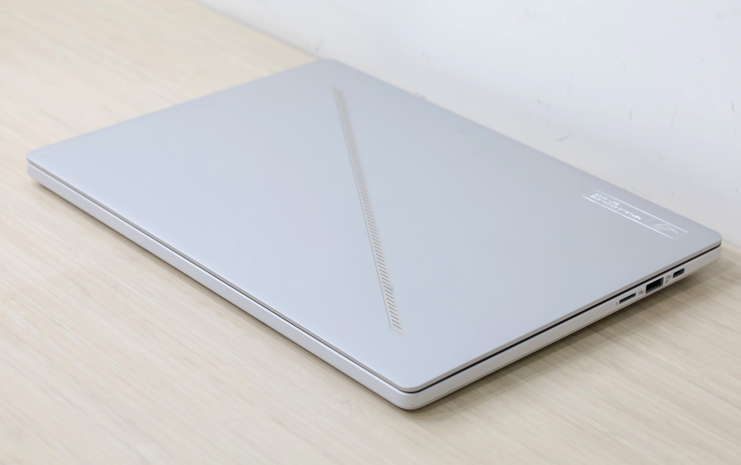 ASUS ROG Laptop- 14" 120Hz Screen, 4GHz Ryzen 9, 16GB Ram, 1TB SSD