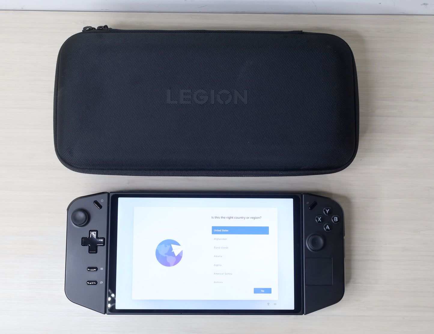 Lenovo Legion Go - 8" Screen, AMD Ryzen Z1 Extreme, 16GB, 1TB SSD