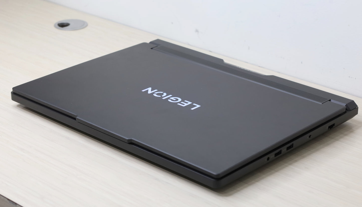 Lenovo Laptop - 16" 240Hz Display, 2.7GHz Ultra 9, RTX 5080, 64GB Ram, 2TB SSD